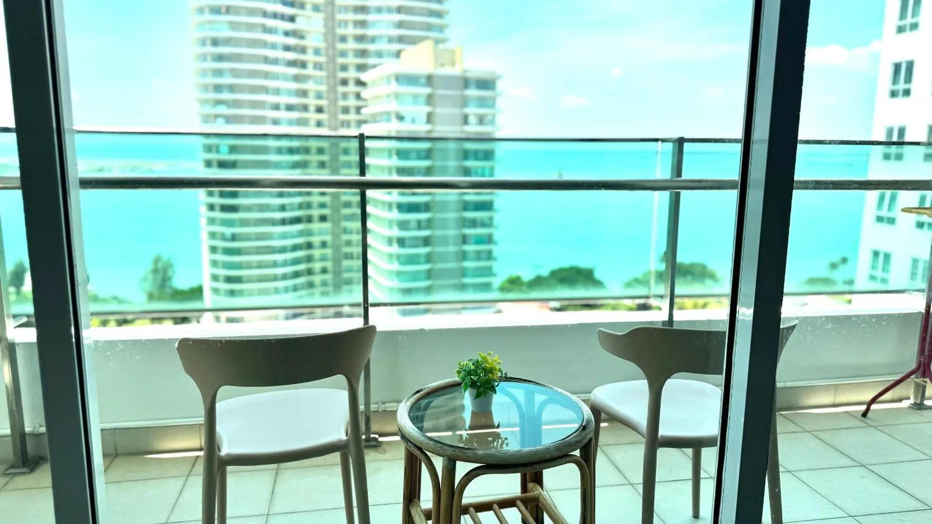 Apartment Hejmo Suites George Town