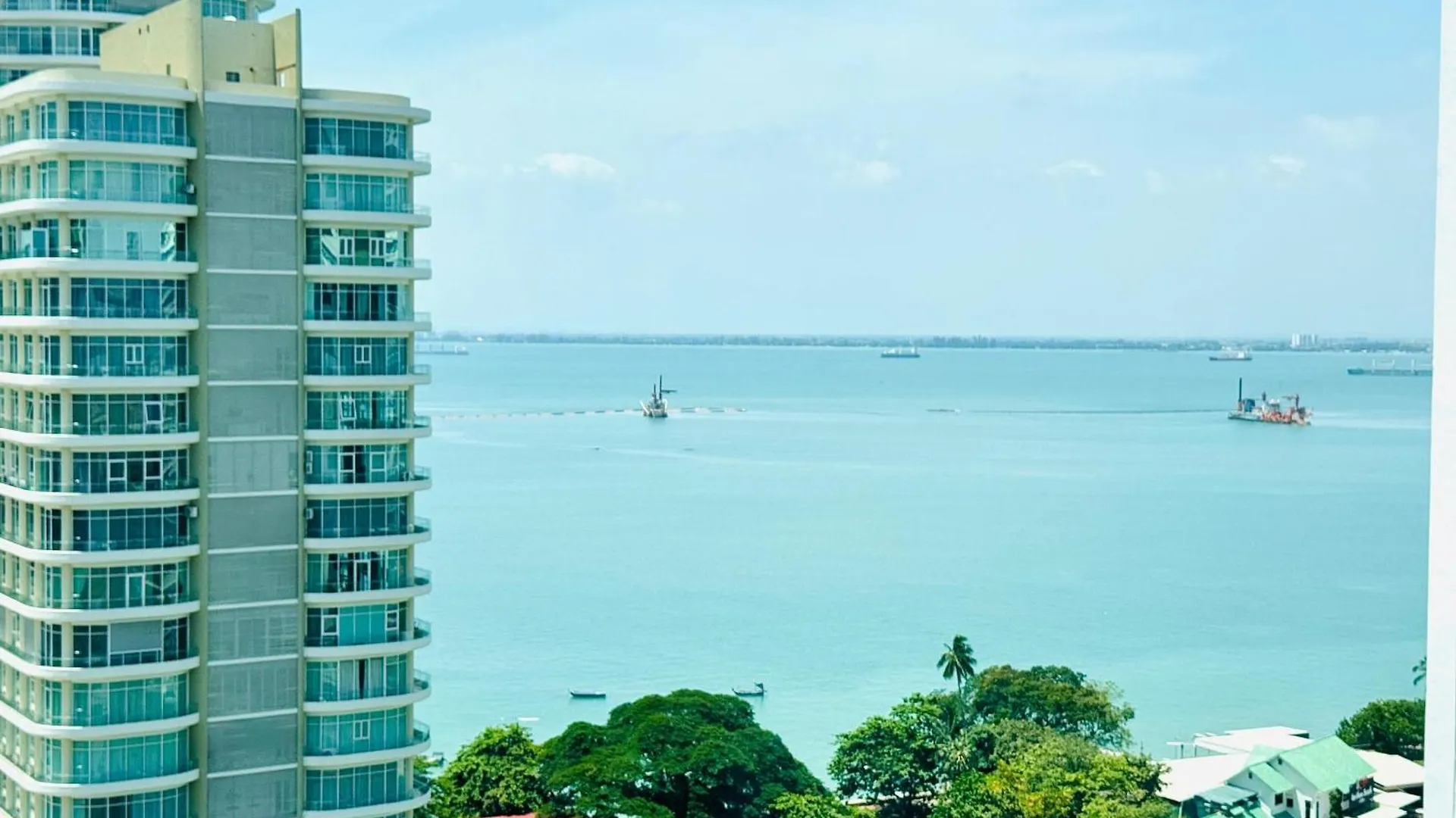 Hejmo Suites George Town
